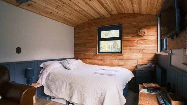 Hut bedroom