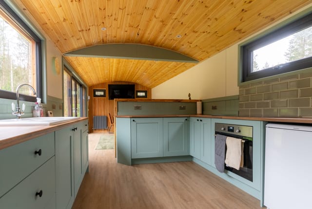 Open plan kitchen and lounge