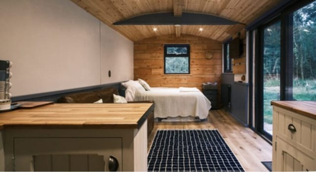 Hut bedroom with sofa and kitchen counter